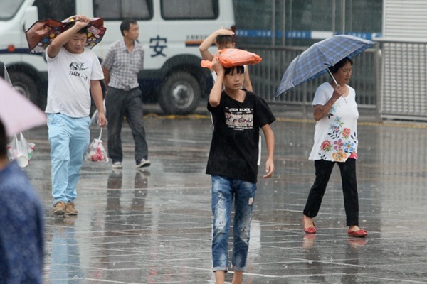 白露至昼夜温差加大 西南华南迎较强降雨 