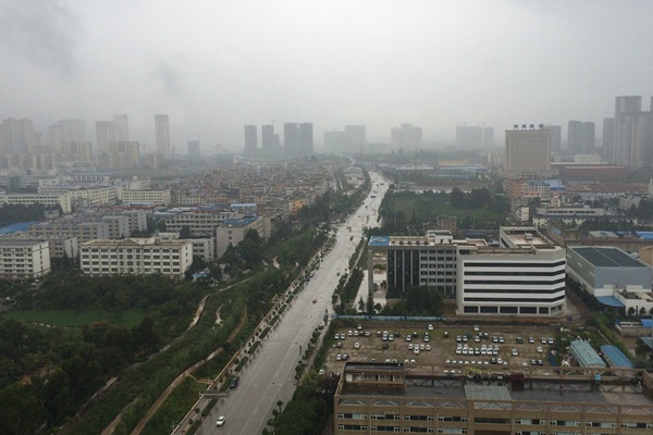 长江以南地区迎较强降雨 重庆等有暴雨