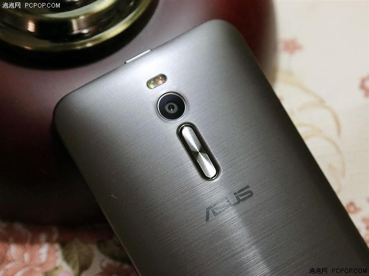 双通道4GB内存手机 华硕Zenfone2上市 