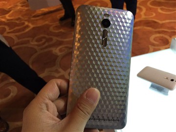 双通道4GB内存手机 华硕Zenfone2上市