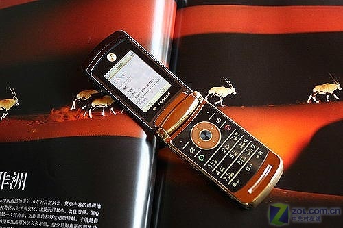 低廉的高贵 MOTO V8 2G黄金版报价1350 