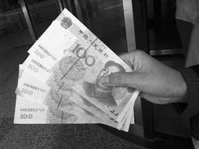 atm ?可以去银行换吗?m3w96开头?多名网友称从ATM机取出 银行称不可能(图)