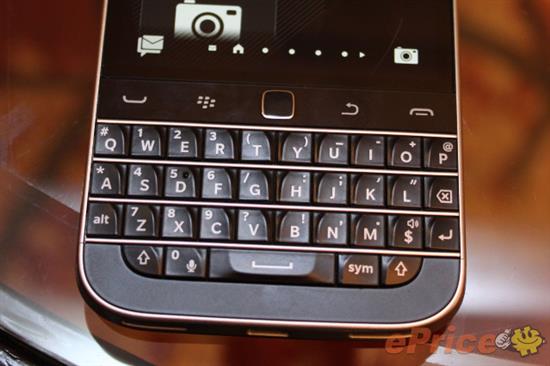 回归经典 QWERTY 键盘！黑莓 Classic 上手试玩