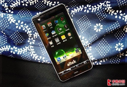 1400万像素3倍光变 时尚最强拍照手机 