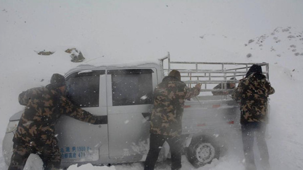 新疆局地大暴雪 京津冀等地雾霾再袭 