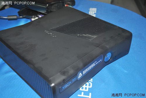 XBox360新版4G+体感套装仅售2750元 