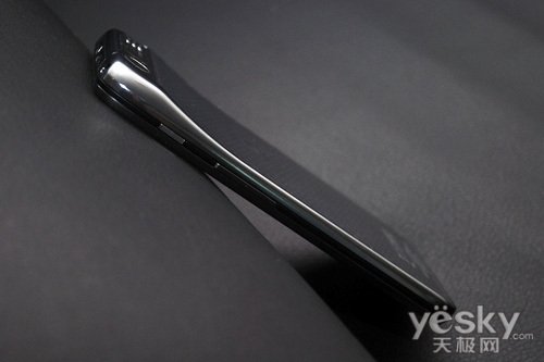 配720P屏幕 TD定制版RAZR摩托罗拉MT917图赏