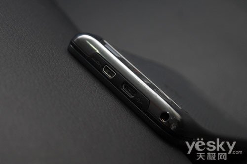 配720P屏幕 TD定制版RAZR摩托罗拉MT917图赏