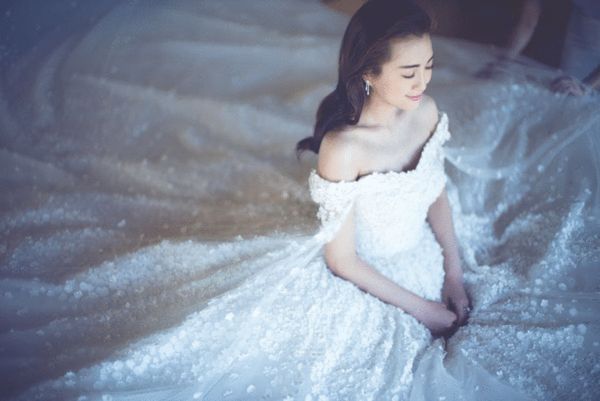 包文倩_郑恺家庭背景太恐怖_王宝强农村原配妻子