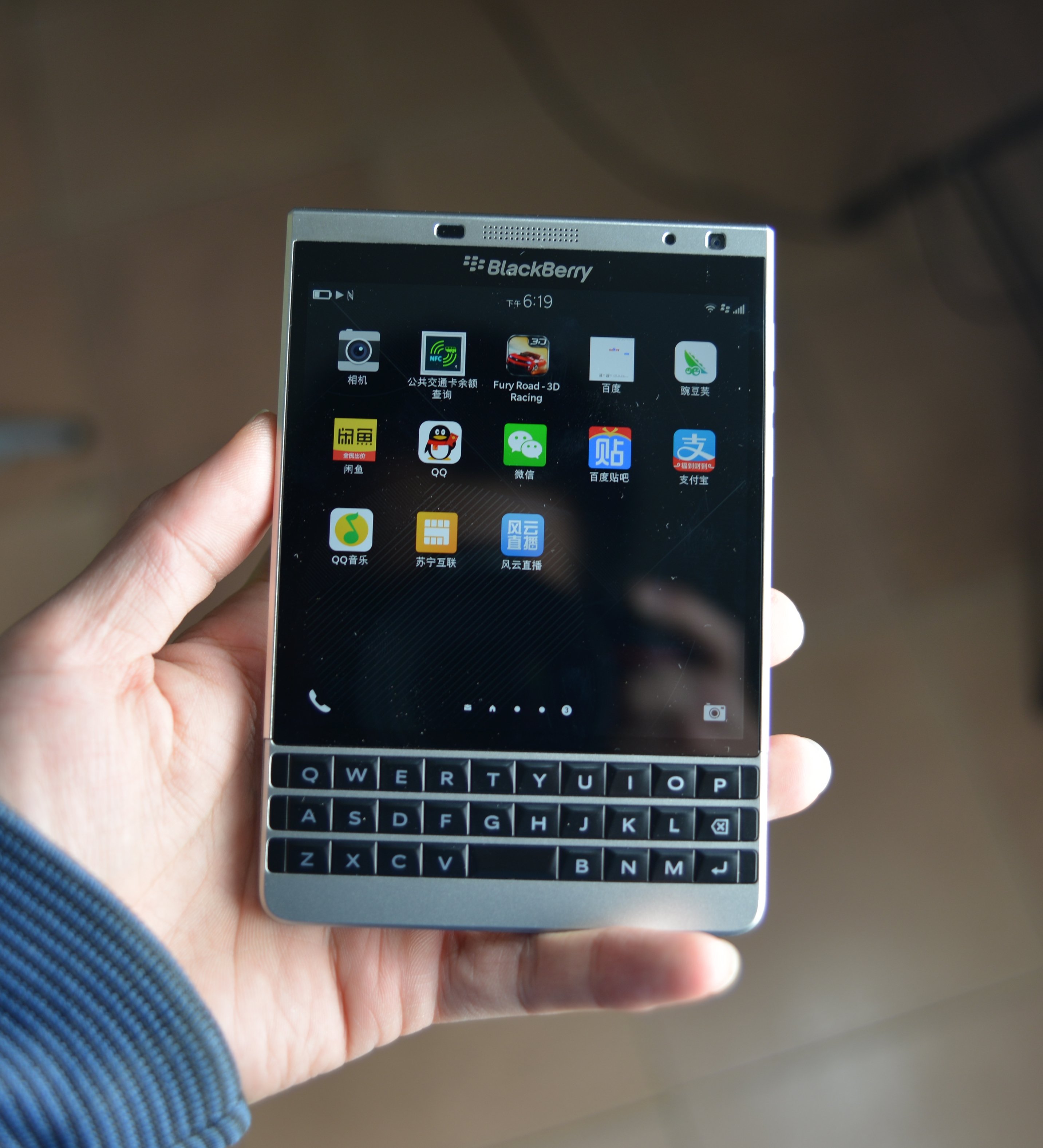黑莓q30一代和二代对比_黑莓q30可以用微信吗_黑莓q30