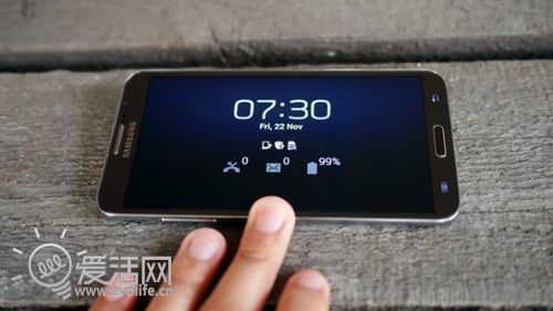 Galaxy Round曲面屏手机上手试玩：集人体工学之大成