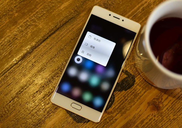 MWC 2016报道：最“黑科技”手机金立S8 