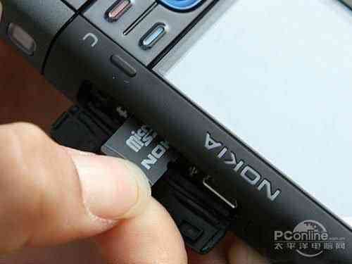 试着将手机内存卡拆下安装到读卡器上