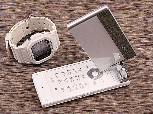 【转】全新夏普7118白色手机 2010.8.14 苏宁买 配件齐全 有意者13913909666