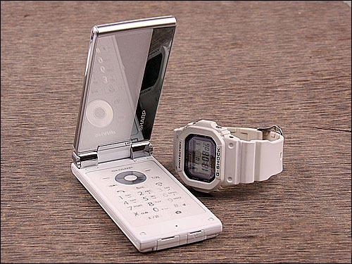 【转】全新夏普7118白色手机 2010.8.14 苏宁买 配件齐全 有意者13913909666