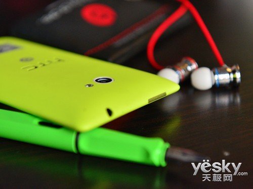 简约时尚之美 移动定制版HTC 8X深度评测