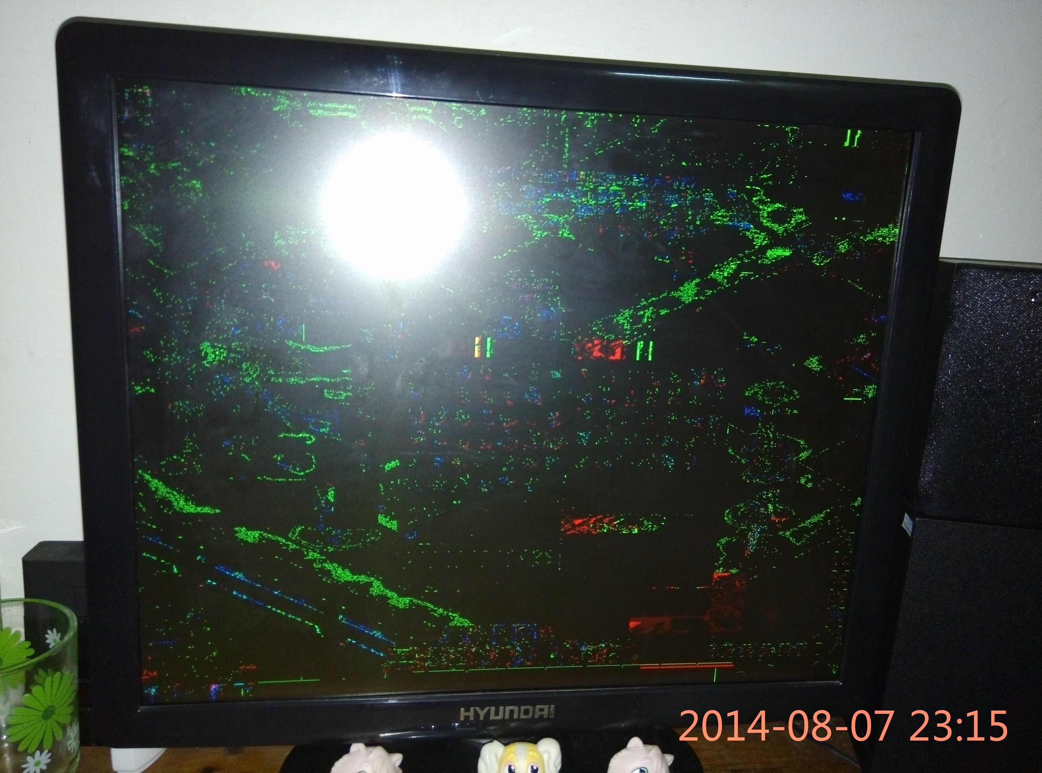 电脑看视频花屏_电脑为什么会出现绿屏_电脑看视频软件花屏