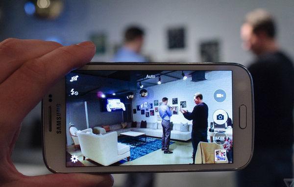 与S4 Zoom机身对比 三星K Zoom样张出炉 