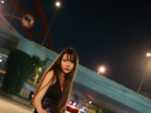 神似柳岩性感coser也不输于柳岩