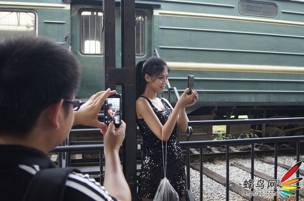 蜂鸟网网友体验三星GALAXY SII手机