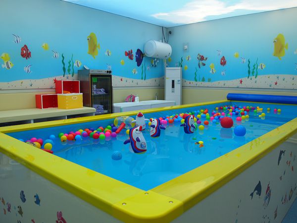 鱼乐贝贝官网_郑州鱼乐贝贝电话_鱼乐贝贝婴幼儿游泳馆