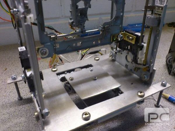 千真万确 创客花500元自制一台3D打印机!