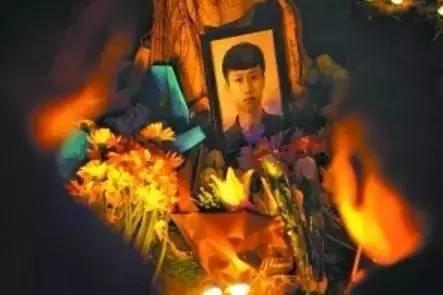我们为什么如此热爱《守望先锋》？因为暴雪让这位死去的少年永远留在了游戏中