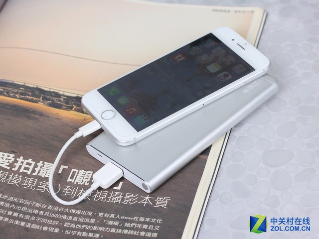 iPhone专用电小二锋6-10000充电宝评测