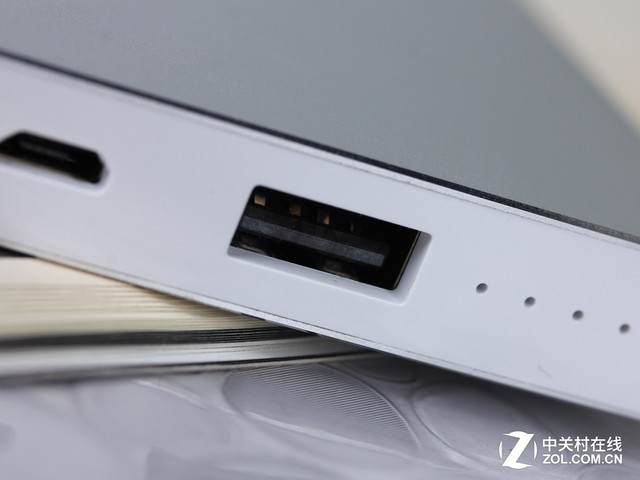 iPhone专用电小二锋6-10000充电宝评测