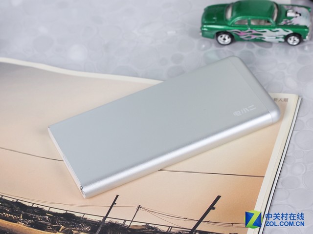 iPhone专用电小二锋6-10000充电宝评测