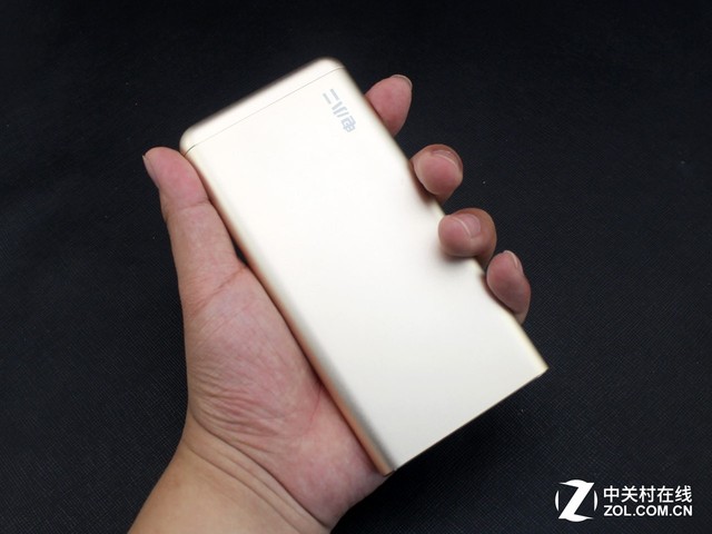 iPhone专用电小二锋6-10000充电宝评测