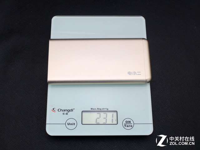 iPhone专用电小二锋6-10000充电宝评测