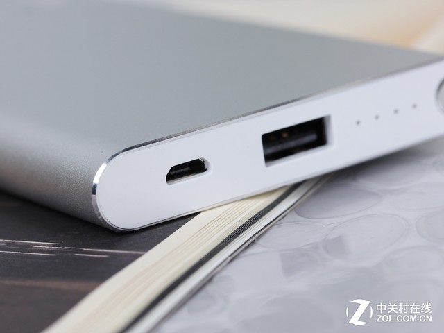 iPhone专用电小二锋6-10000充电宝评测