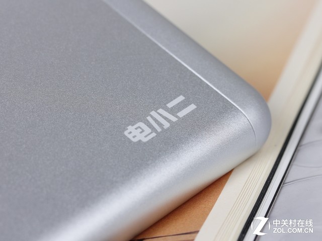 iPhone专用电小二锋6-10000充电宝评测