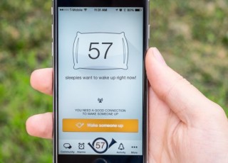 还是起不来？试试Wakie闹钟的陌生人电话服务