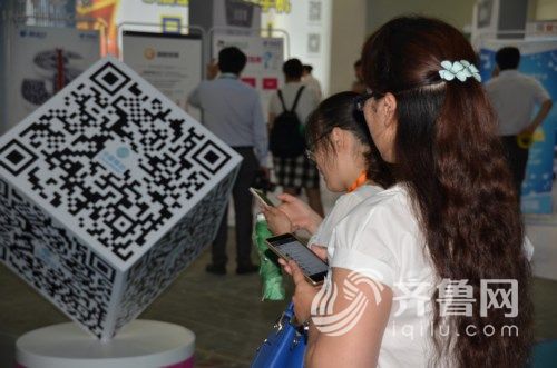 客户扫二维码参与活动。