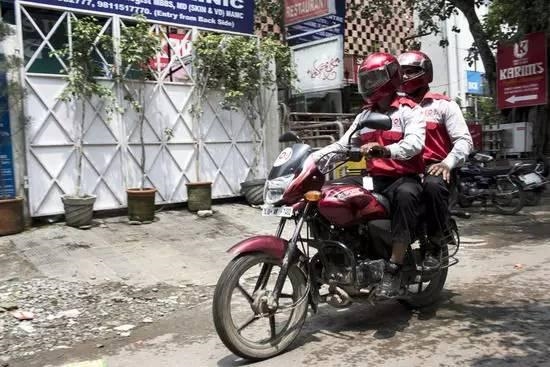 梦见拉屎在裤子里_梦到抱别人小孩拉屎了_滴滴打人 滴滴拉屎