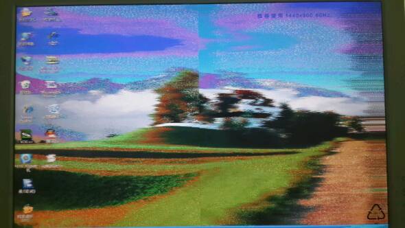 显示器画面模糊_电脑显示器画面模糊_显示器画面显示不全