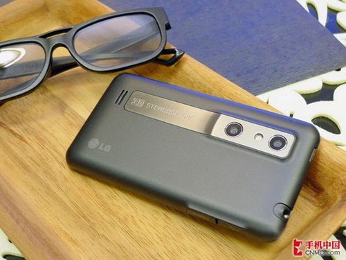 LG P920仅售2399元 裸眼3D智能机 