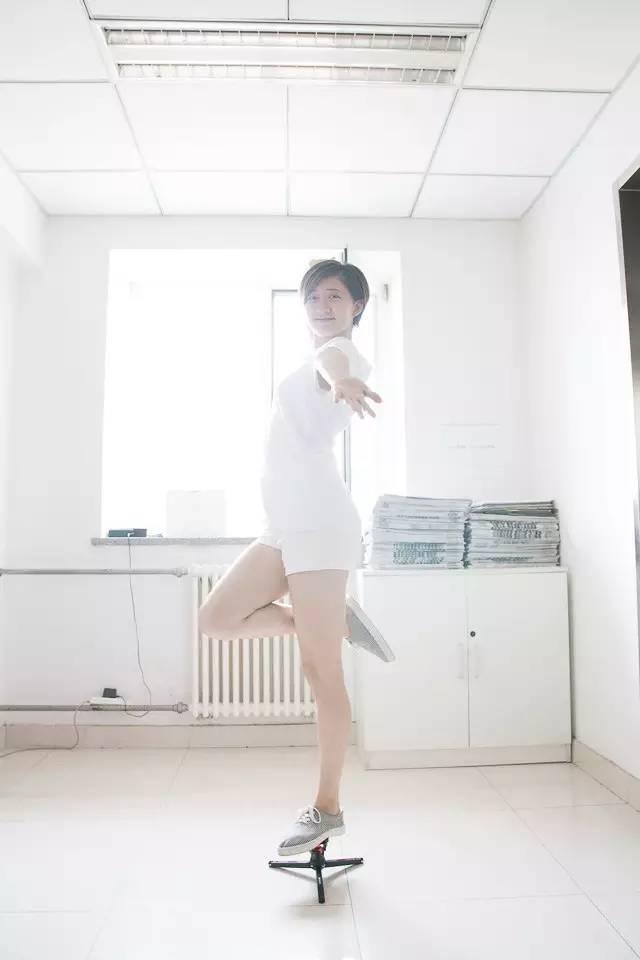 看上去很美，为了这199元的三脚架，小编要当自来水？（误）