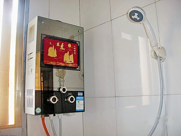 烟道式燃气热水器_直排式燃气热水器_强排式热水器安全吗