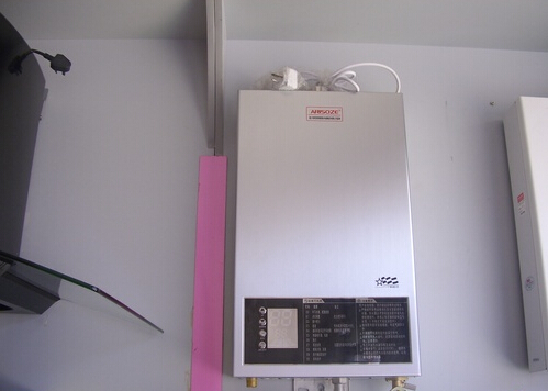 直排式热水器强排外观_直排热水器_直排式热水器强排