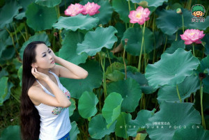 自拍手势的摆法女图片_拍照姿势的摆法图片_拍照姿势
