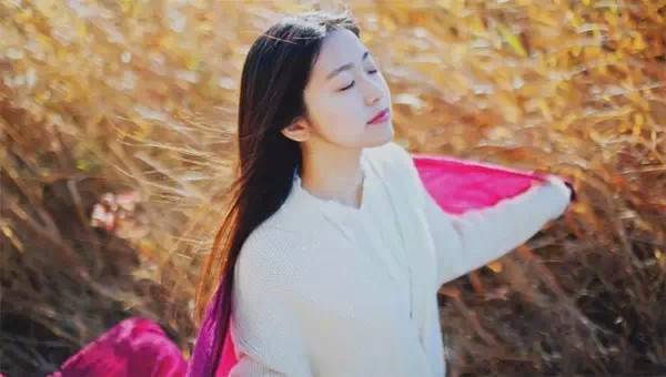 拍照姿势_自拍手势的摆法女图片_拍照姿势的摆法图片