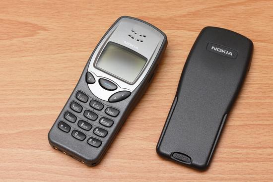 诺基亚3310 ：一个关于核桃与质量的北欧传奇