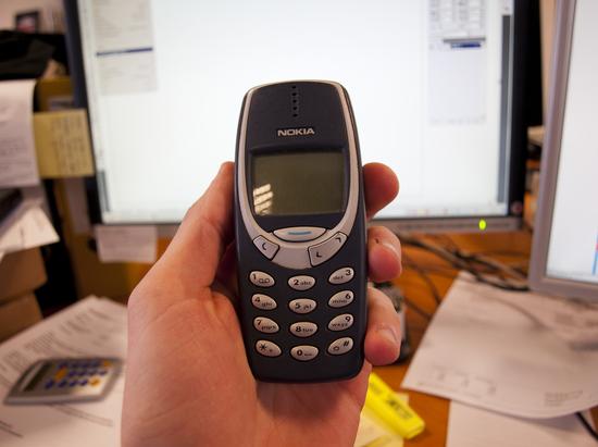 诺基亚3310 ：一个关于核桃与质量的北欧传奇