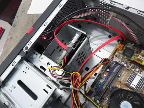 电脑机箱什么牌子好_电脑机箱嗡嗡响_新配的电脑机箱嗡嗡响