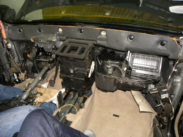 丰田锐志防火墙隔音改装案例武汉汽车改装车间