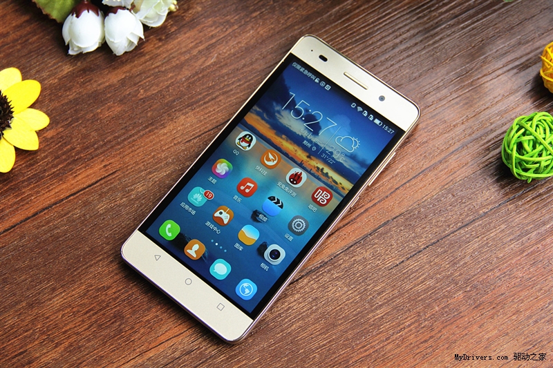 手感如锦缎 799元荣耀畅玩4C评测