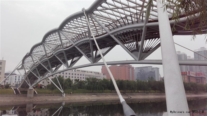 手感如锦缎 799元荣耀畅玩4C评测